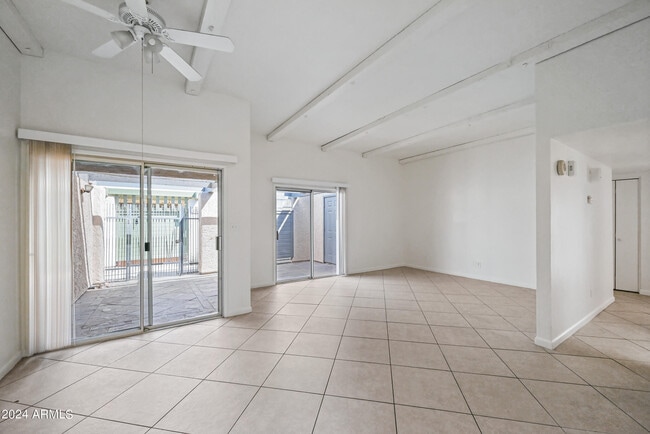 Building Photo - 612 S Allred Dr