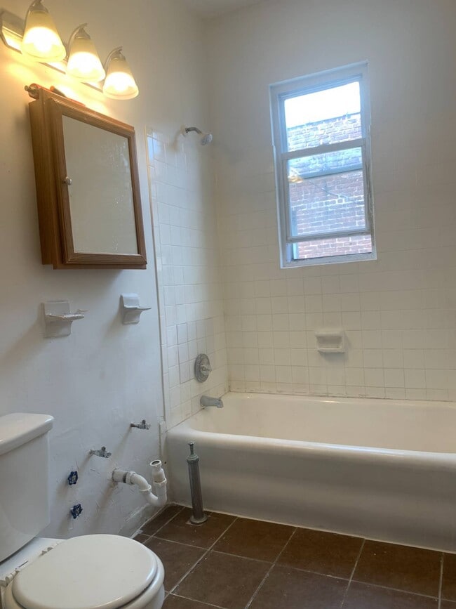 Building Photo - 1423 Noble Ave