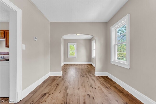 Building Photo - 2303 Montclair Ave
