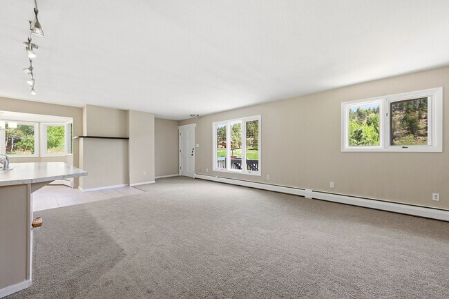 Building Photo - 836 Sleepy Hollow Dr