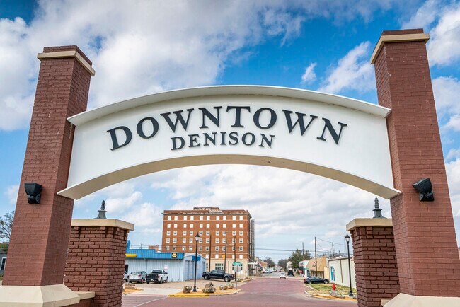 Building Photo - 1521 S Rusk Ave