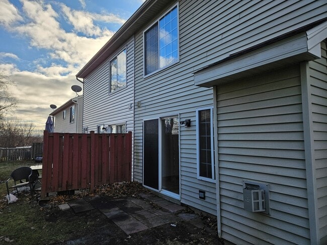 Building Photo - 10 Ronan Ct