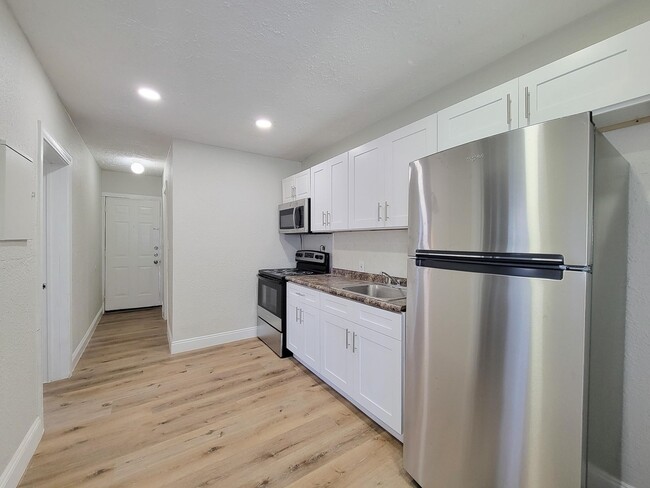 Building Photo - 711 Ave A Ave