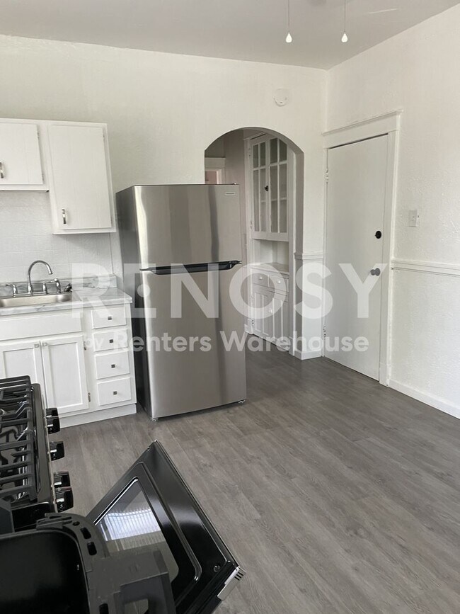Building Photo - One bed one bath apartment in great neighborhood  - move in ready!