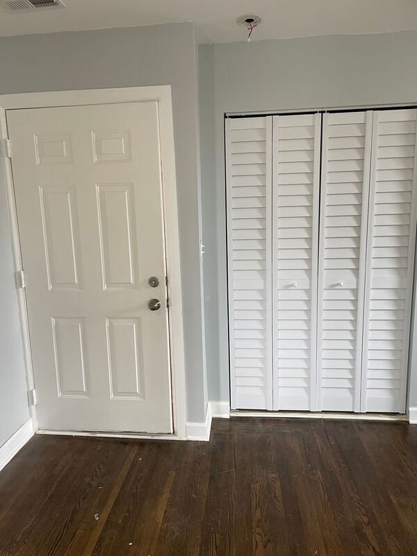 Building Photo - 728 N Pine Ave