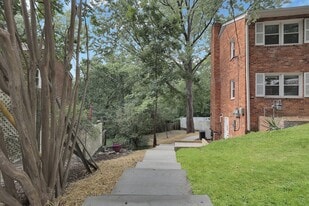 Building Photo - 644 S Illinois St