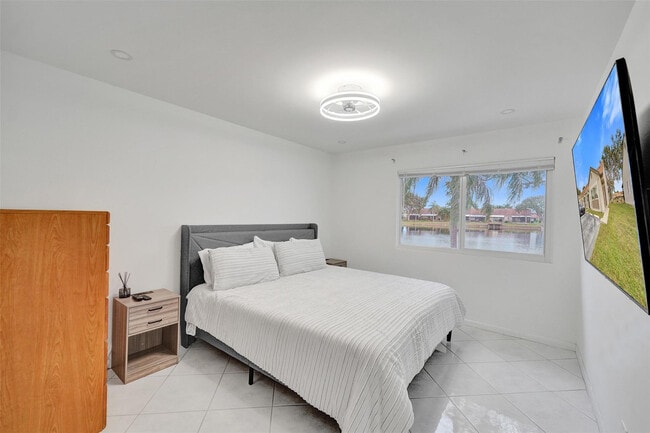 Building Photo - 5514 SW 28th Terrace