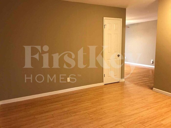 Building Photo - 2585 Teakwood Manor Dr