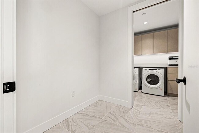 Building Photo - 777 3rd Ave N