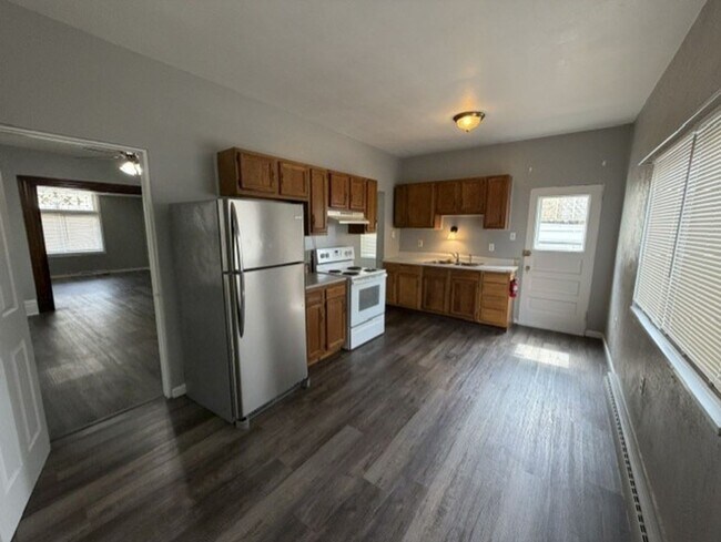 Building Photo - 14 S Grandview Ave