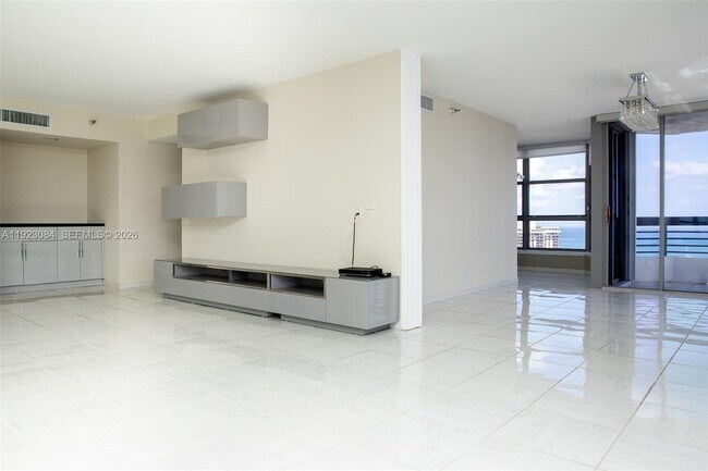 Building Photo - 3500 Mystic Pointe Dr