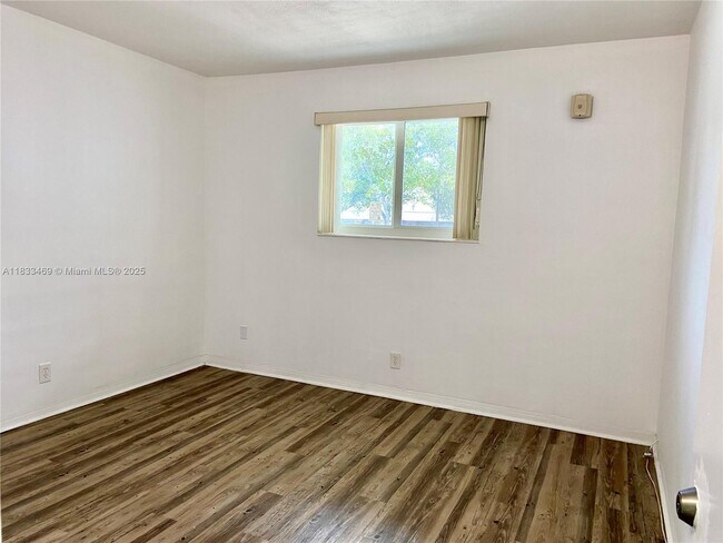 Building Photo - 3533 Tyler St