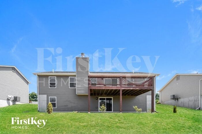 Building Photo - 520 Sceptre Rd