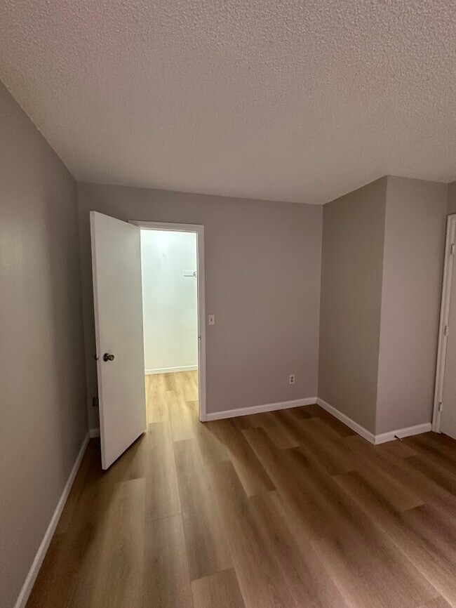 Building Photo - 14740 E Kentucky Dr