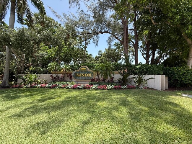 Building Photo - 225 N Lakeshore Dr