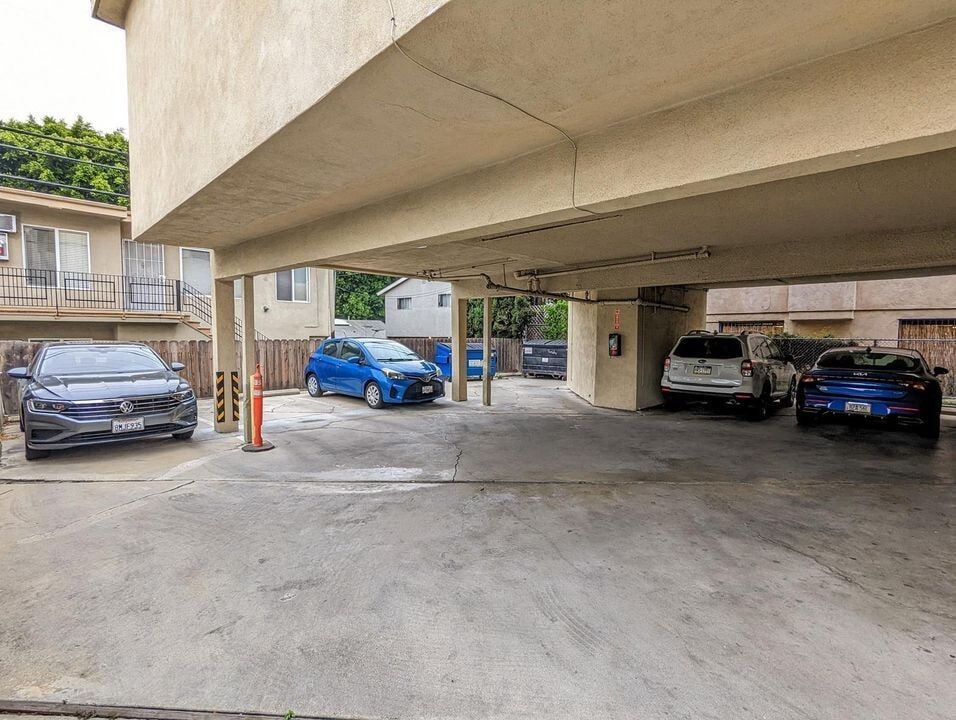 Building Photo - 3365 Keystone Av