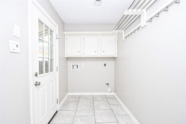 Building Photo - 811 Sugar Plum Cir