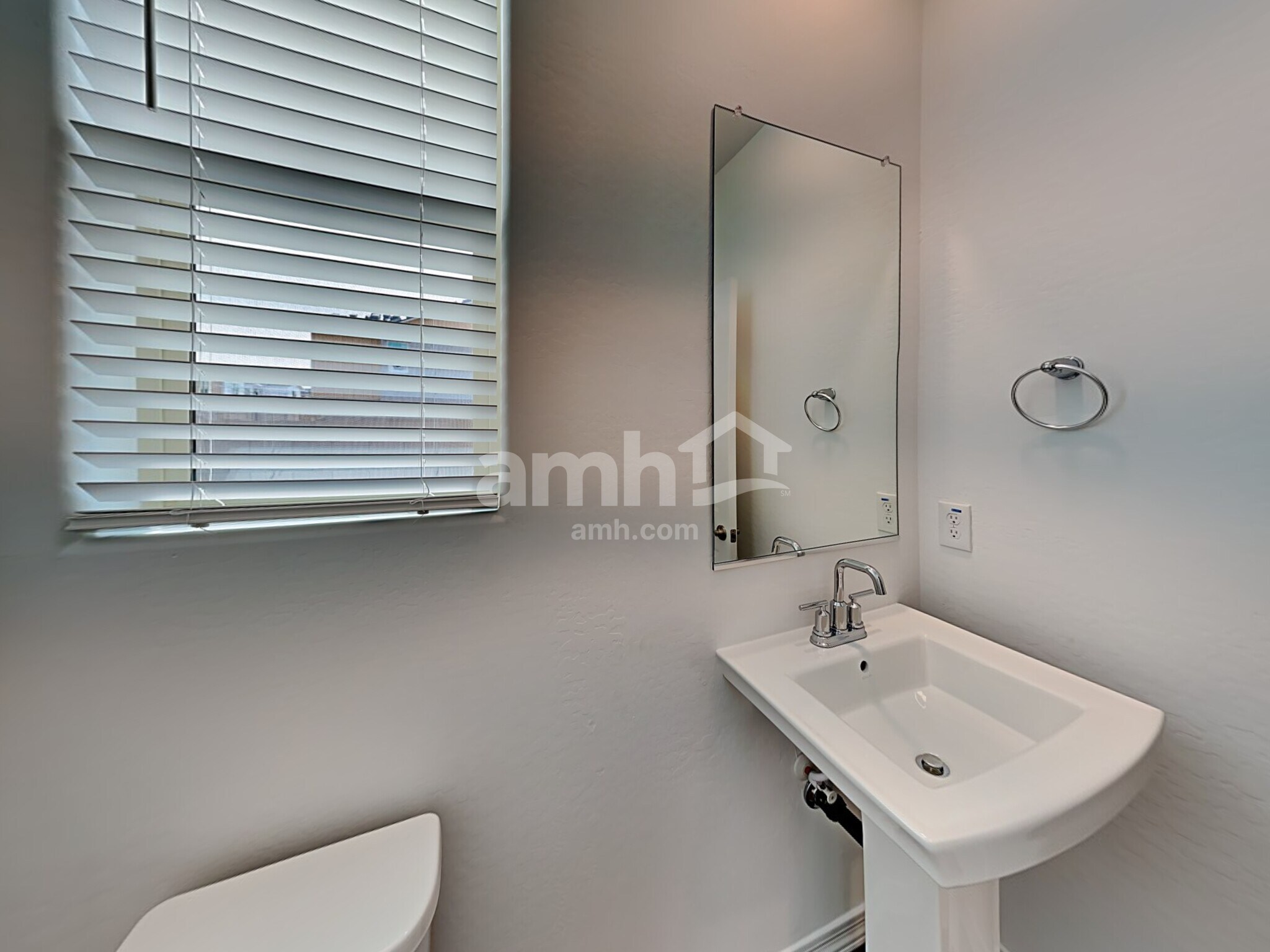 Building Photo - 897 S 150th Dr