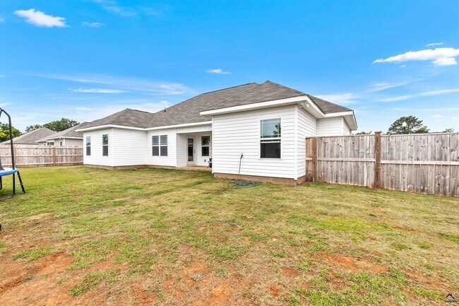 Building Photo - 241 Overton Dr