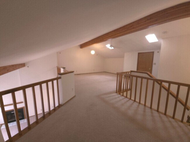 Building Photo - AVAILABLE NOW! 2 Bedroom Plus Loft with co...