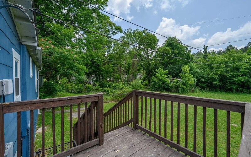 Building Photo - 2033 E Lake Blvd