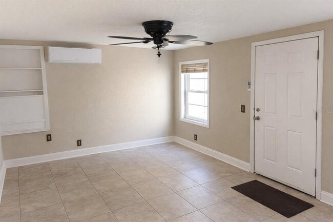 Building Photo - 8170 27th Ave N