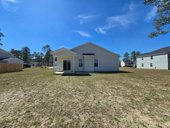 Building Photo - 4 Bedroom, 2 Bath Ranch Available for Rent Now!