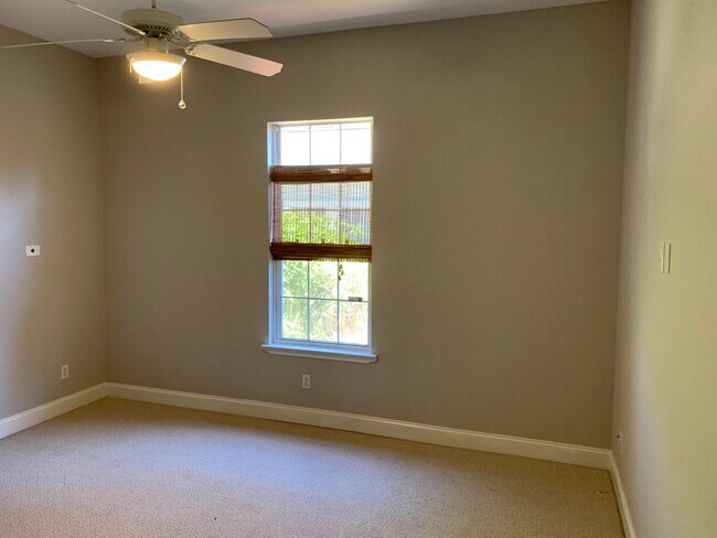 Building Photo - 4565 Woodwind Dr