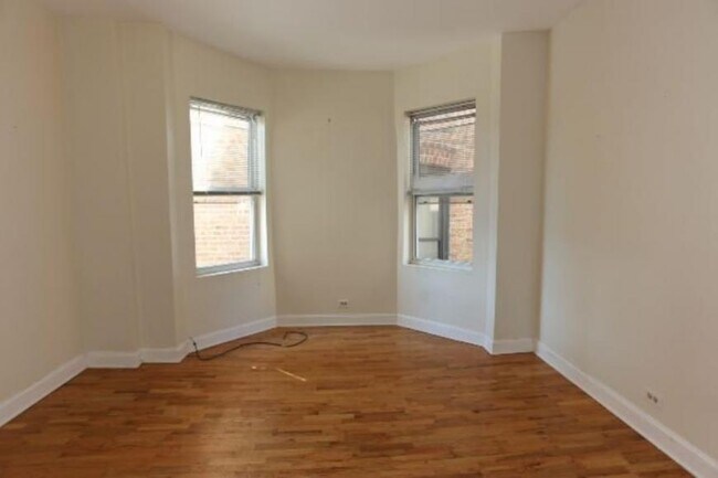 Building Photo - 3 bedroom in Chicago IL 60642