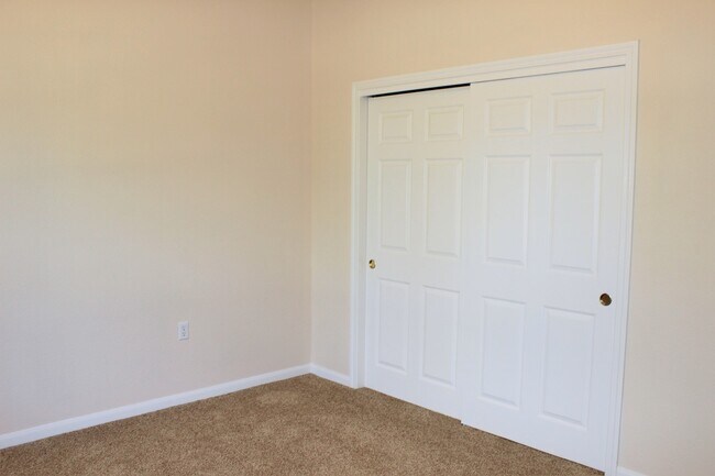 Building Photo - 103 Hill Country Dr