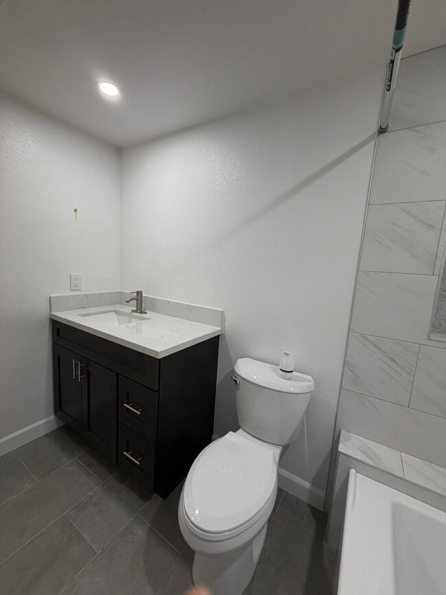 Building Photo - Townhome In Rosemead