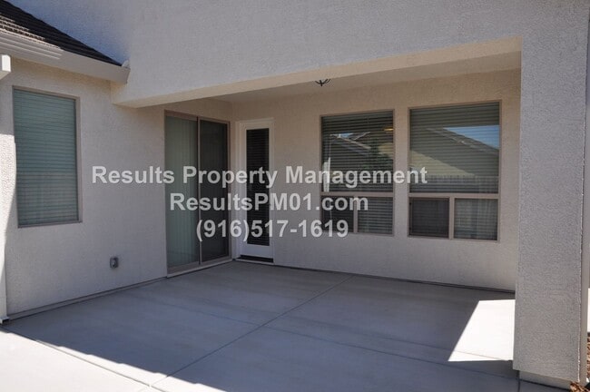 Building Photo - Newer Home in Roseville Gated Community - ...