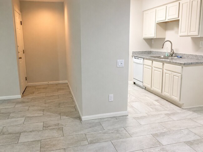 Building Photo - 1860 White Oak Dr