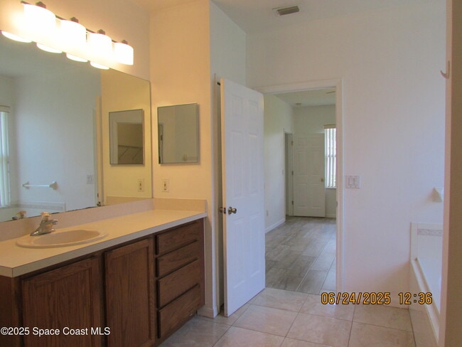 Building Photo - 4192 Collinwood Dr