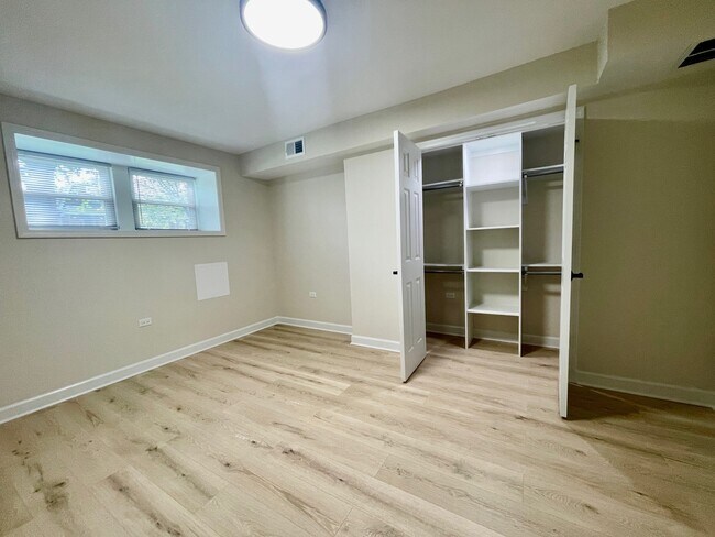 Building Photo - 4845 N Kostner Ave