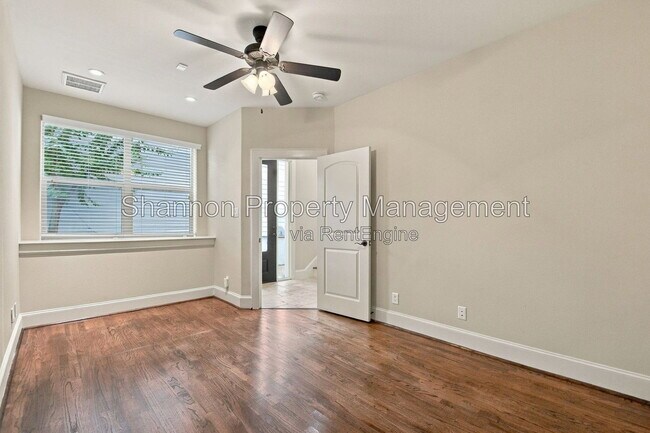 Building Photo - 1108 Peveto St
