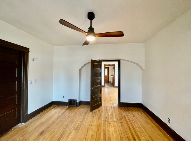 Building Photo - 2049 E Washington Ave