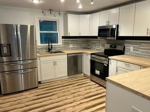 Building Photo - 522 Meritta Ave