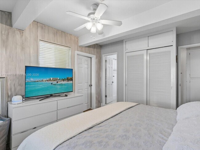 Building Photo - 2648 NE 26th Ave