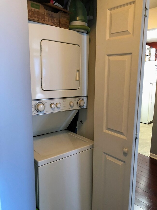 Building Photo - 20 2nd St