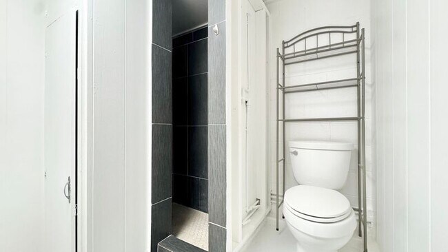 Building Photo - 3007 Lanikaula St