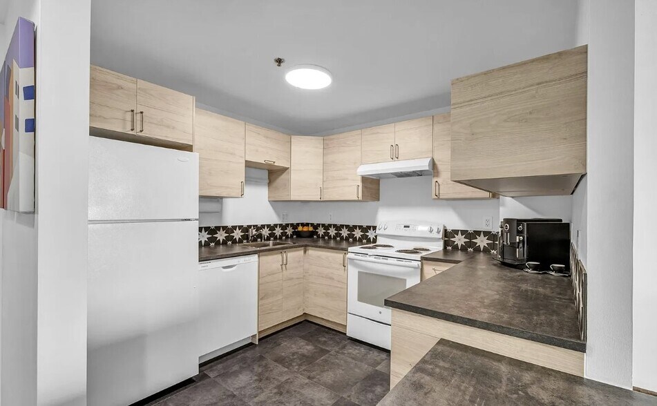 Building Photo - 111 Dekoven Dr