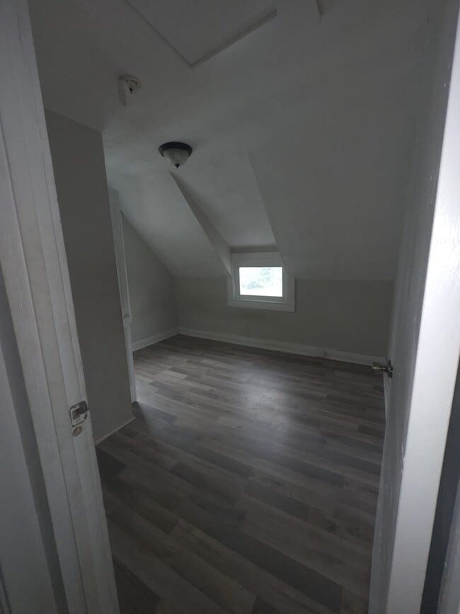 Building Photo - Single Family Home Available Almost Immediately!