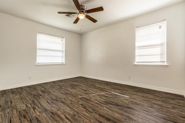 Building Photo - 709 NE 79th Pl