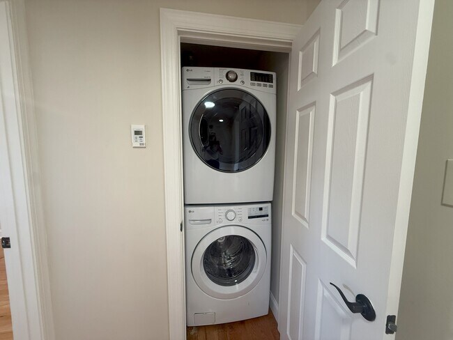 Building Photo - 1430 Simona Dr