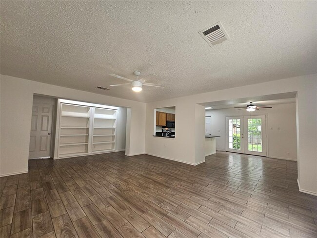 Building Photo - 2810 Adelen Ln