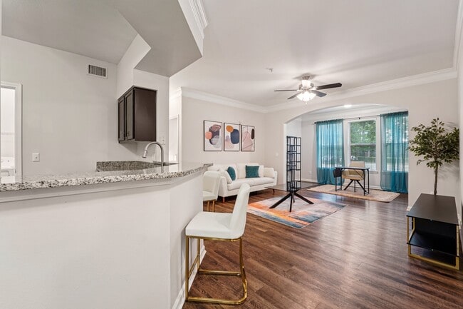 Building Photo - Kingwood Glen
