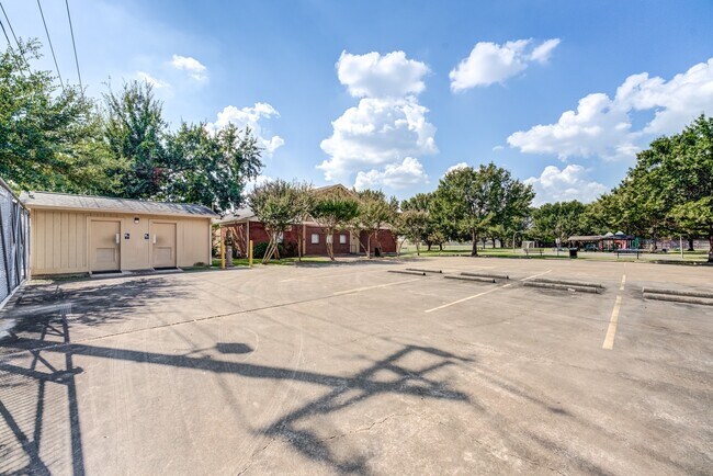 Building Photo - 9206 Beringwood Dr