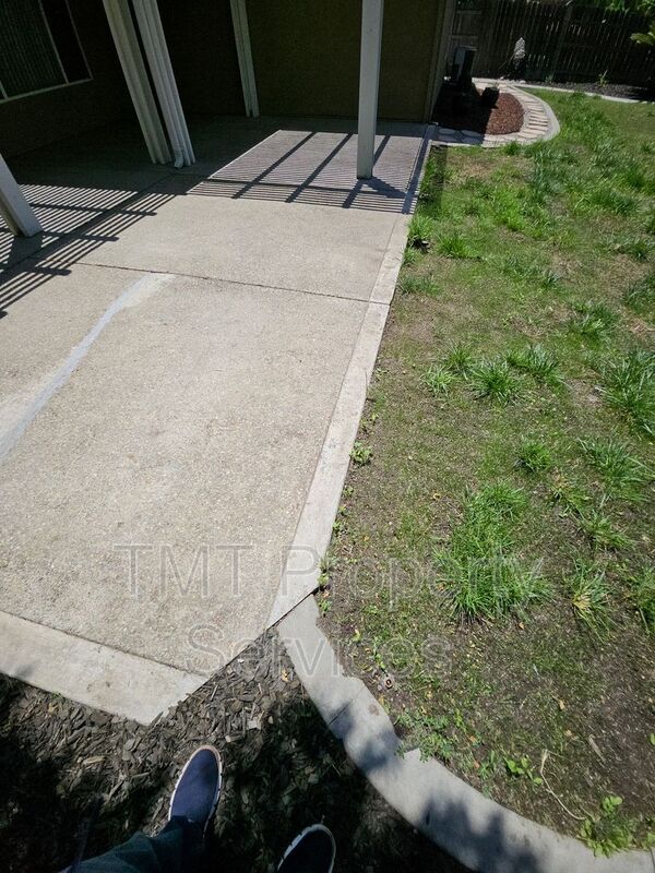 Building Photo - 3533 Des Moines Dr