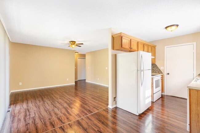 Building Photo - 1621 N Hillcrest Ave